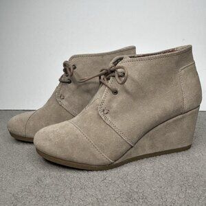 Toms Shoes Womens Size 8.5 Desert Wedge Taupe Suede Ankle Bootie Tan Lace Up